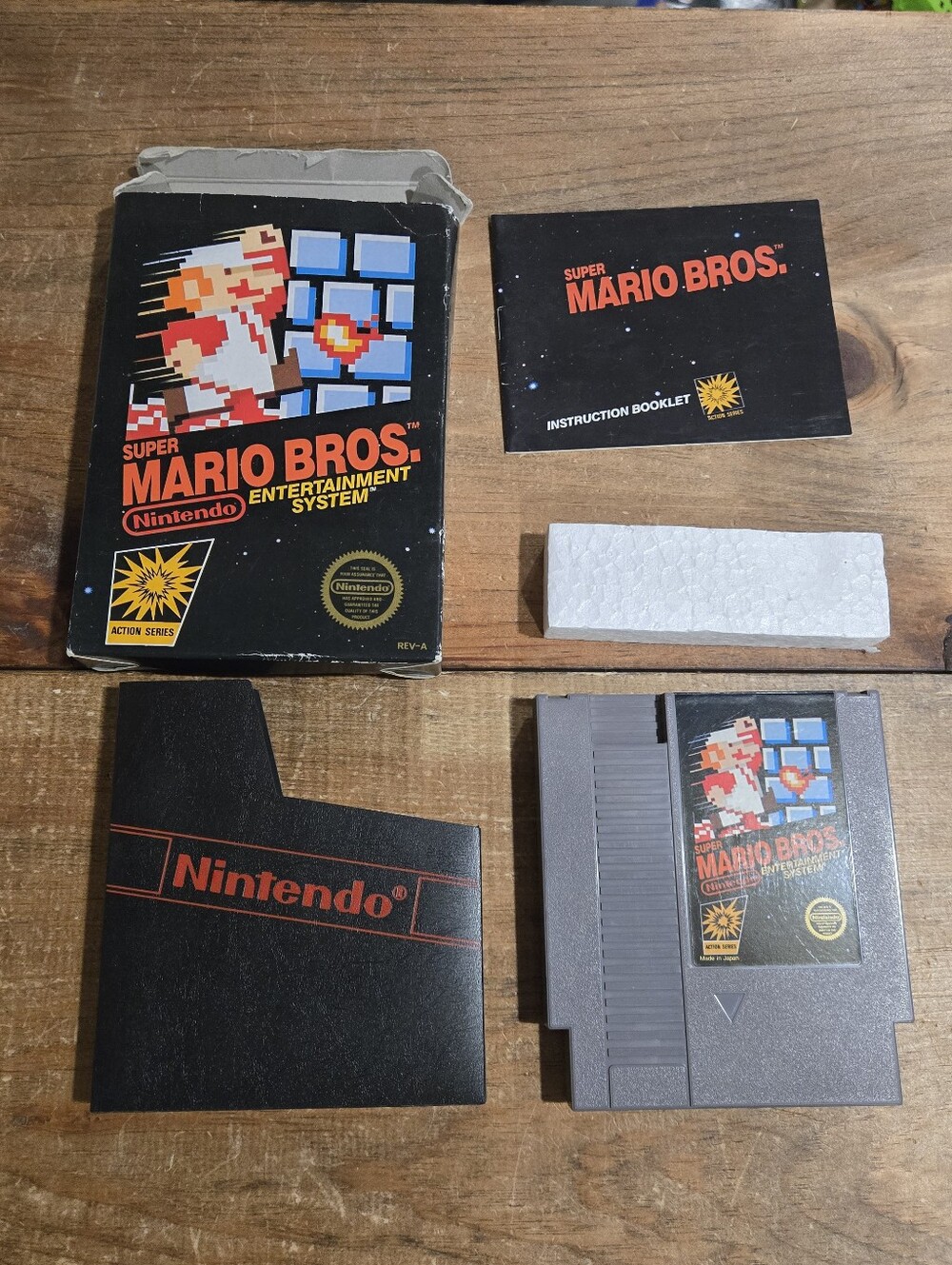 Super Mario Bros NES Nintendo Original Black Box REV-A Round Seal Complete CIB